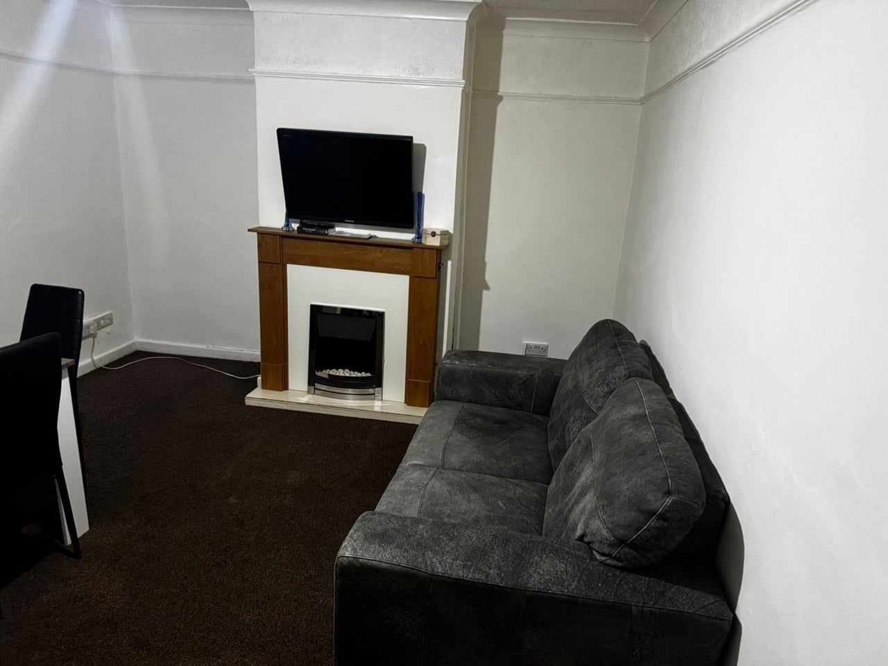Room Thelwall Avenue in Manchester