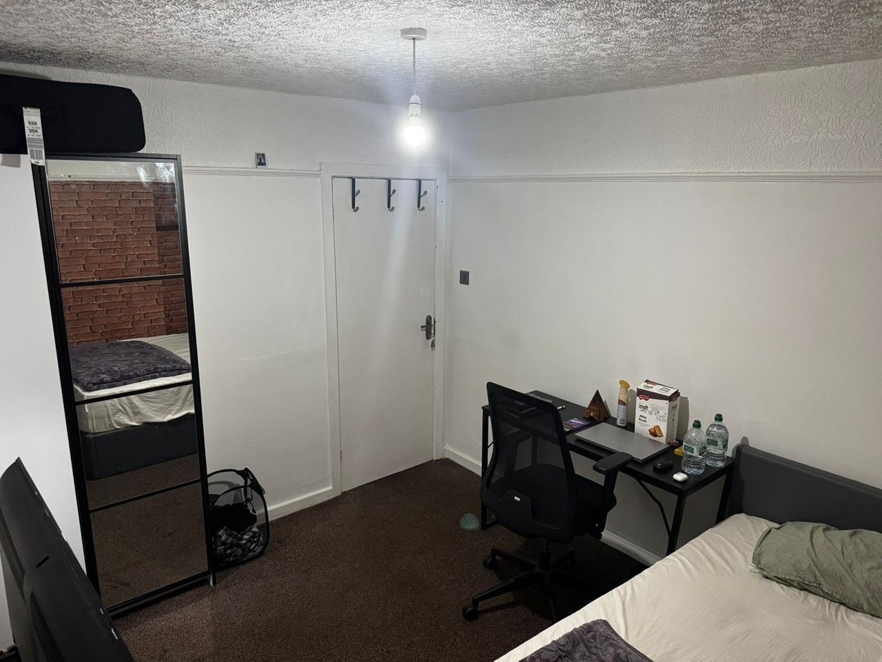 Room Thelwall Avenue in Manchester