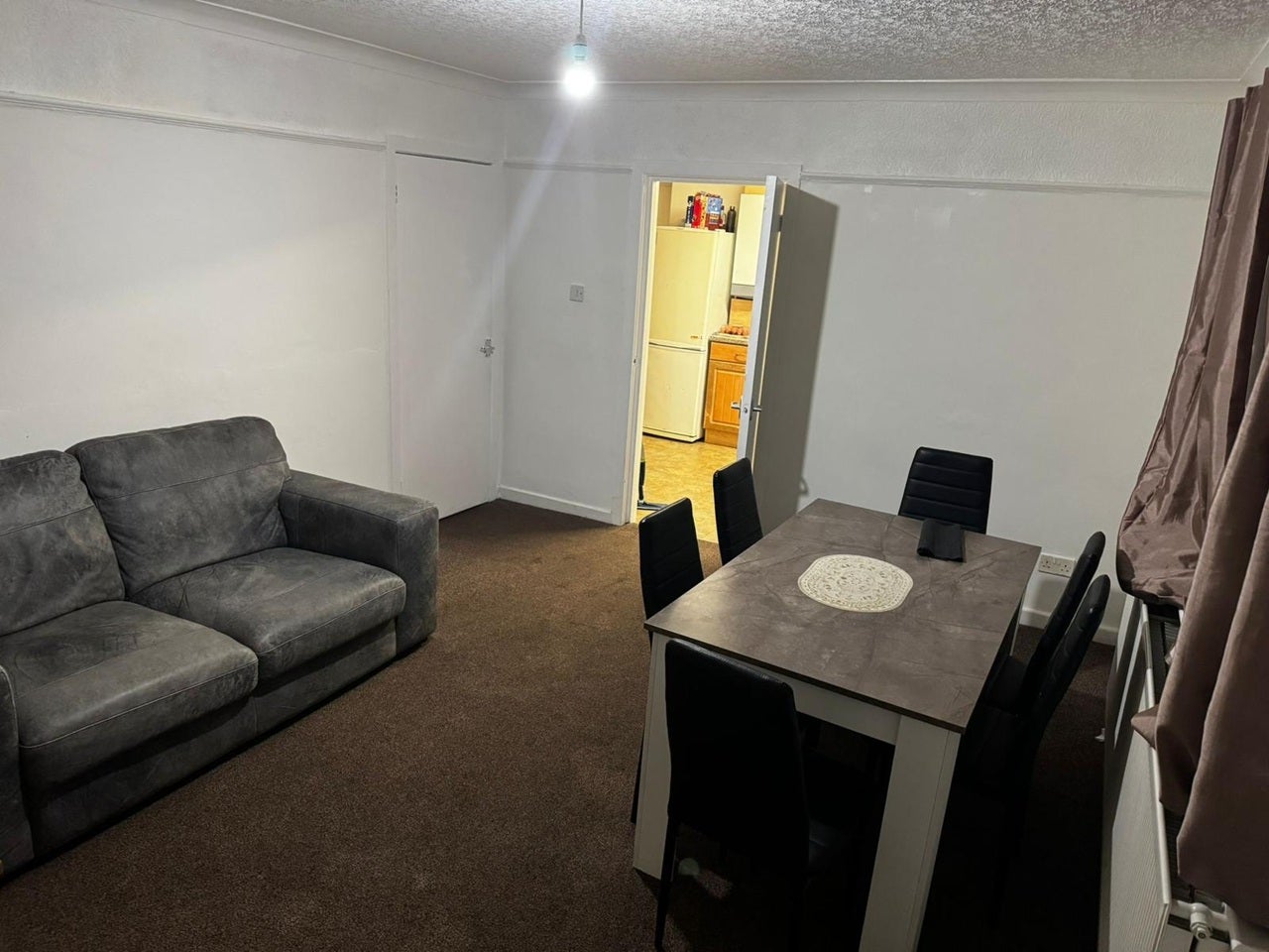 Room Thelwall Avenue in Manchester