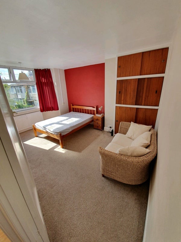 Room Greenpark Road in Bristol