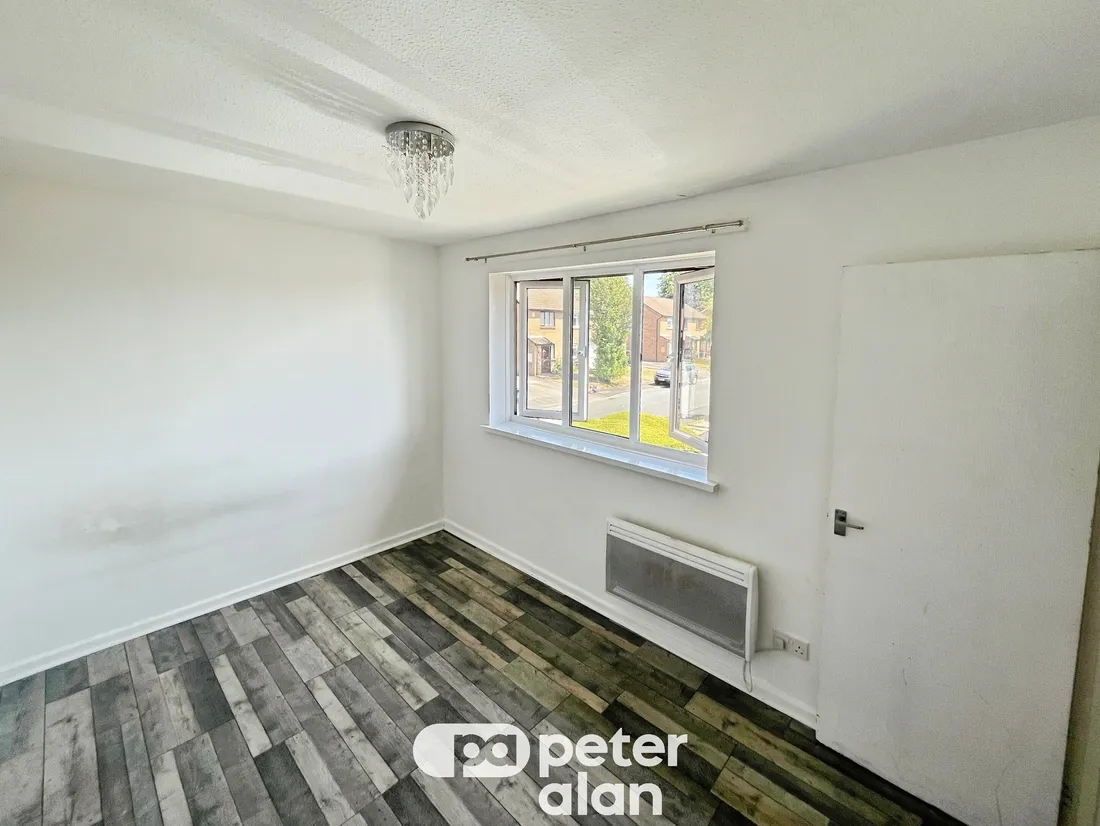 Flat Collingwood Avenue in Newport