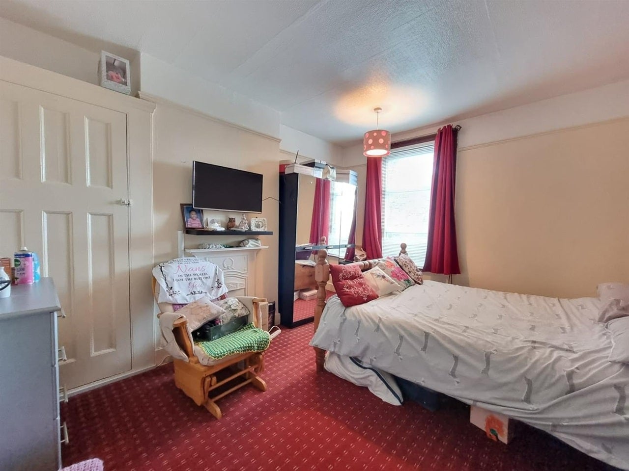 Room Guildford Road in Greater London