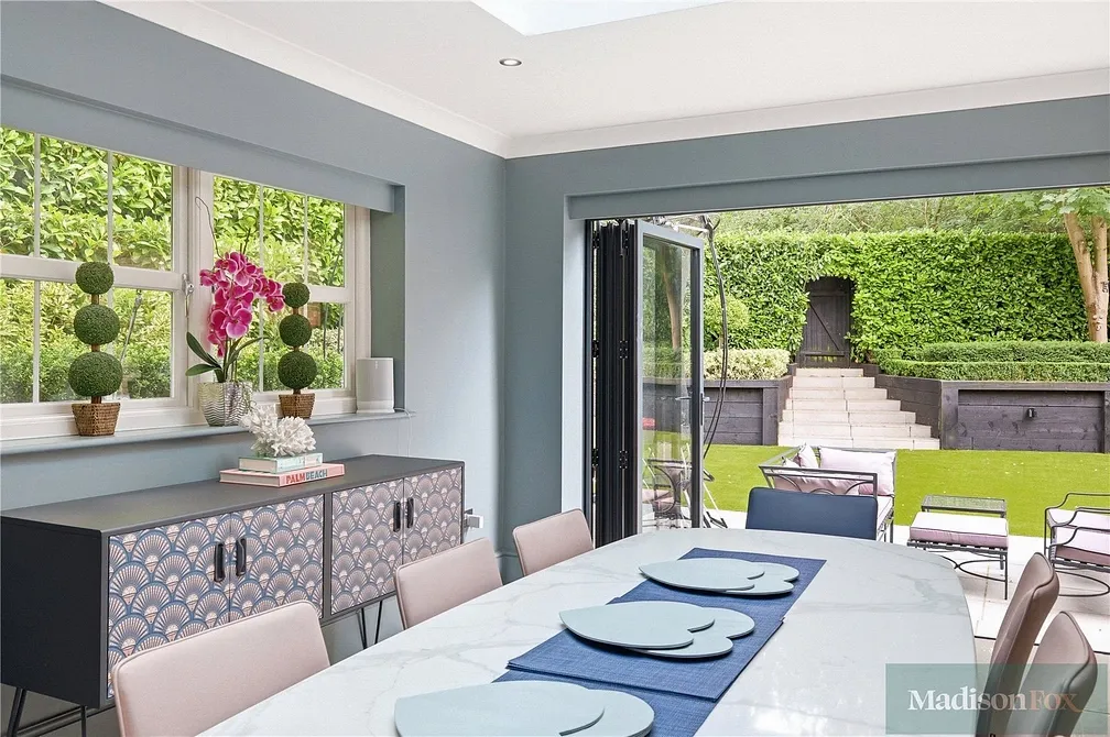 House Regents Drive in Greater London