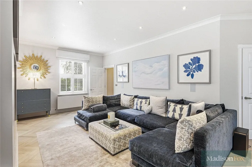 House Regents Drive in Greater London