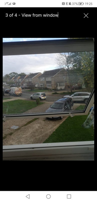 Room Canvey Close in Crawley