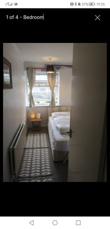 Room Canvey Close in Crawley