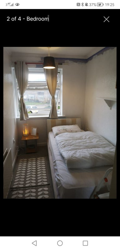 Room Canvey Close in Crawley