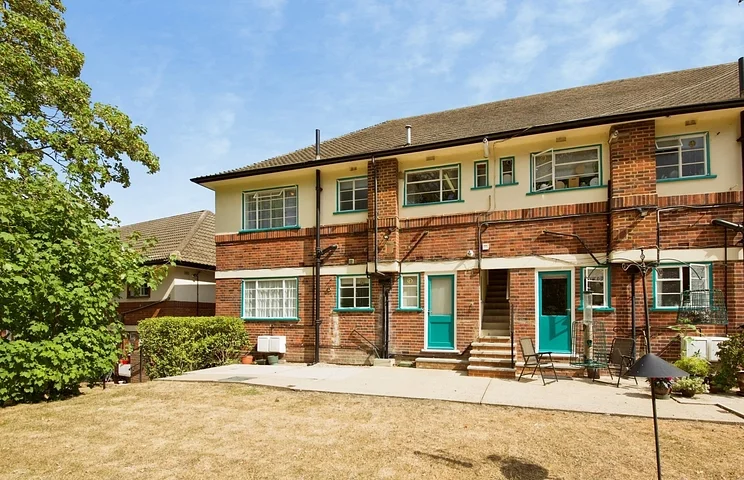 Flat Glenhill Close in Greater London