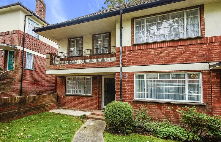 Flat Glenhill Close in Greater London