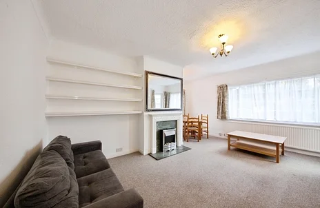 Flat Glenhill Close in Greater London