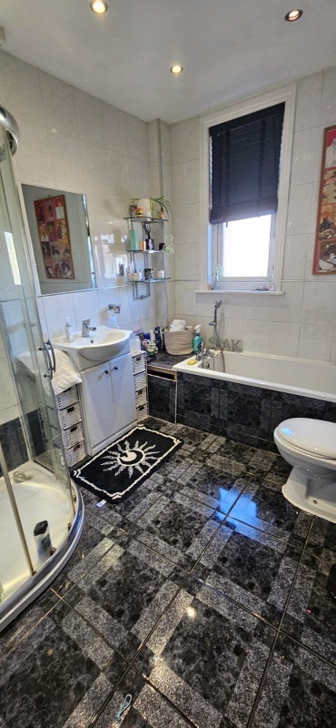 Room Ipswich Road in Greater London