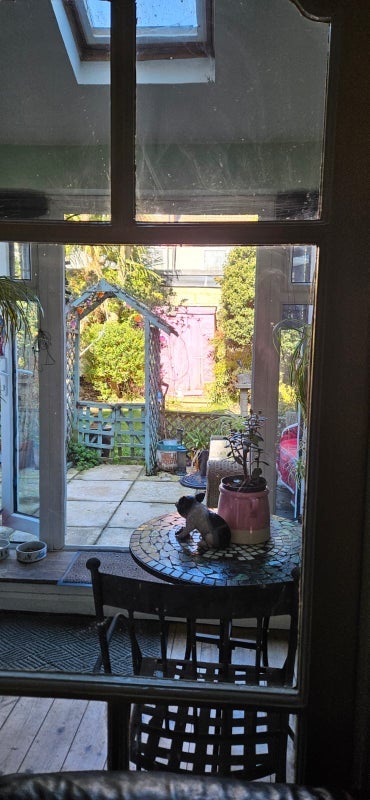 Room Ipswich Road in Greater London