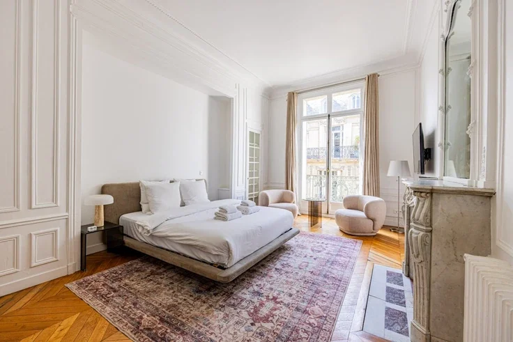 Flat Avenue Hoche in Paris