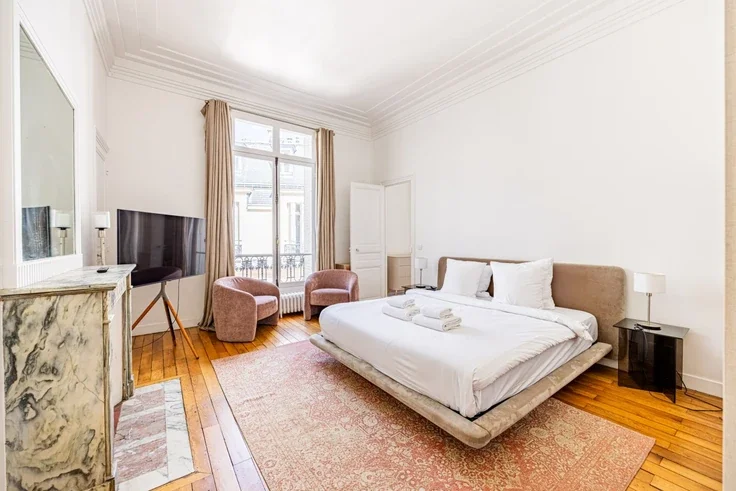Flat Avenue Hoche in Paris