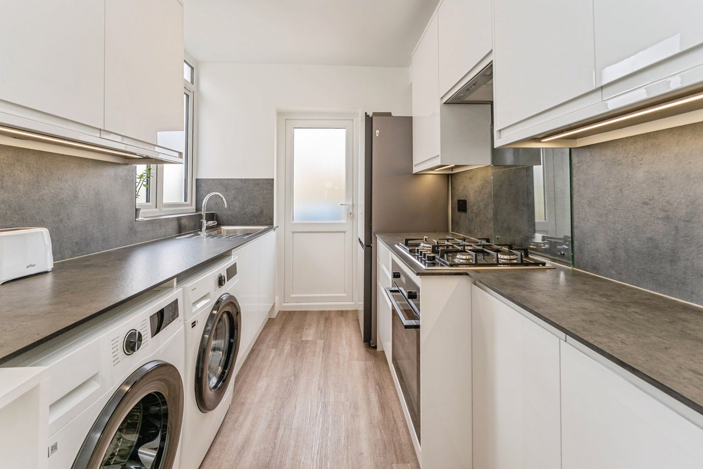 Room Ashfield Road in Greater London