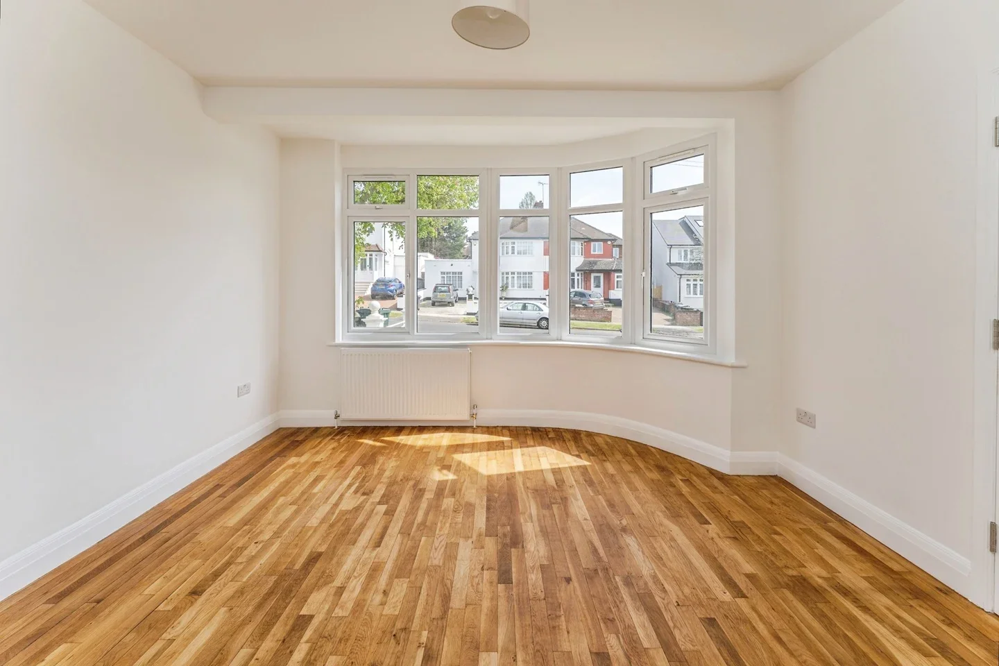 Room Ashfield Road in Greater London