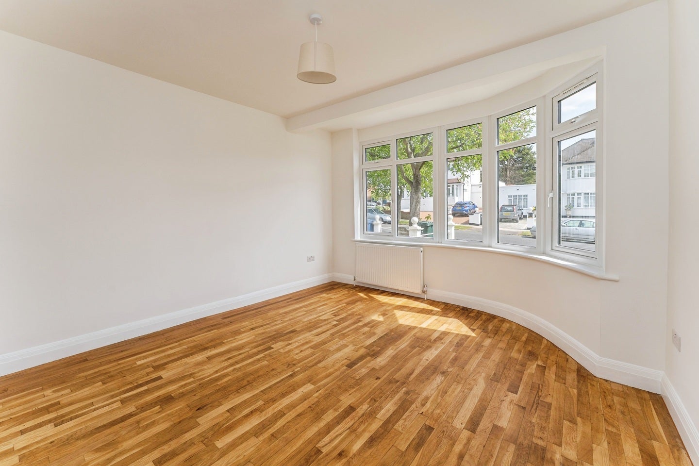 Room Ashfield Road in Greater London