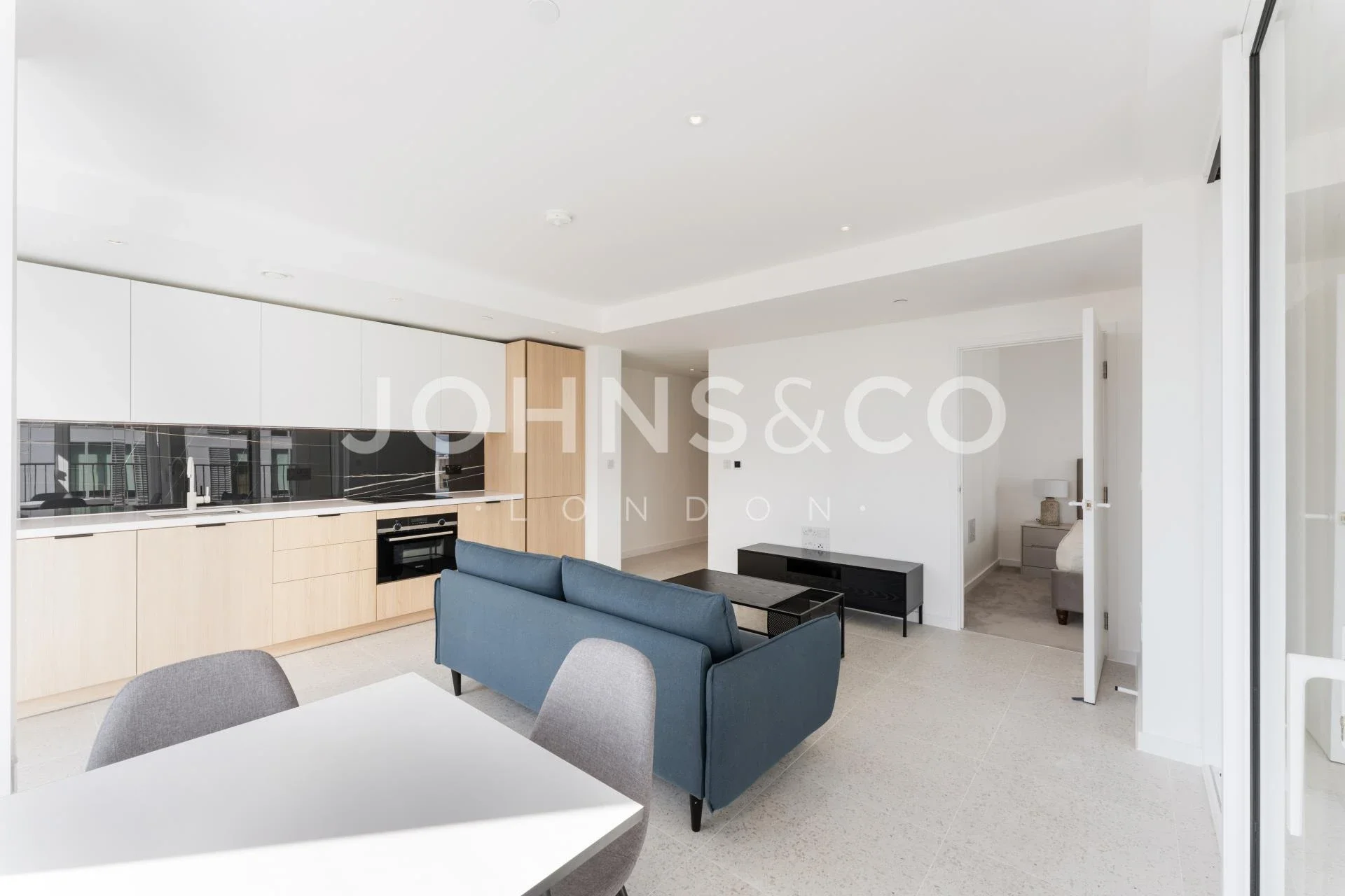 Flat Cendal Crescent in Greater London
