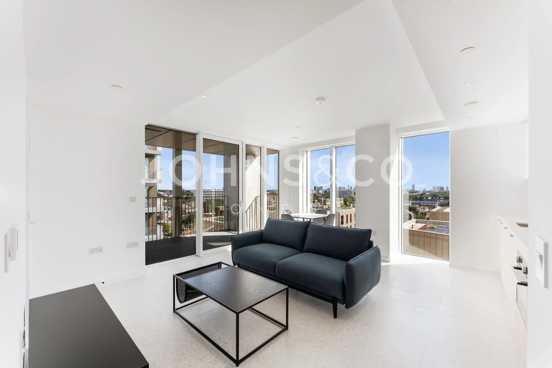 Flat Cendal Crescent in Greater London