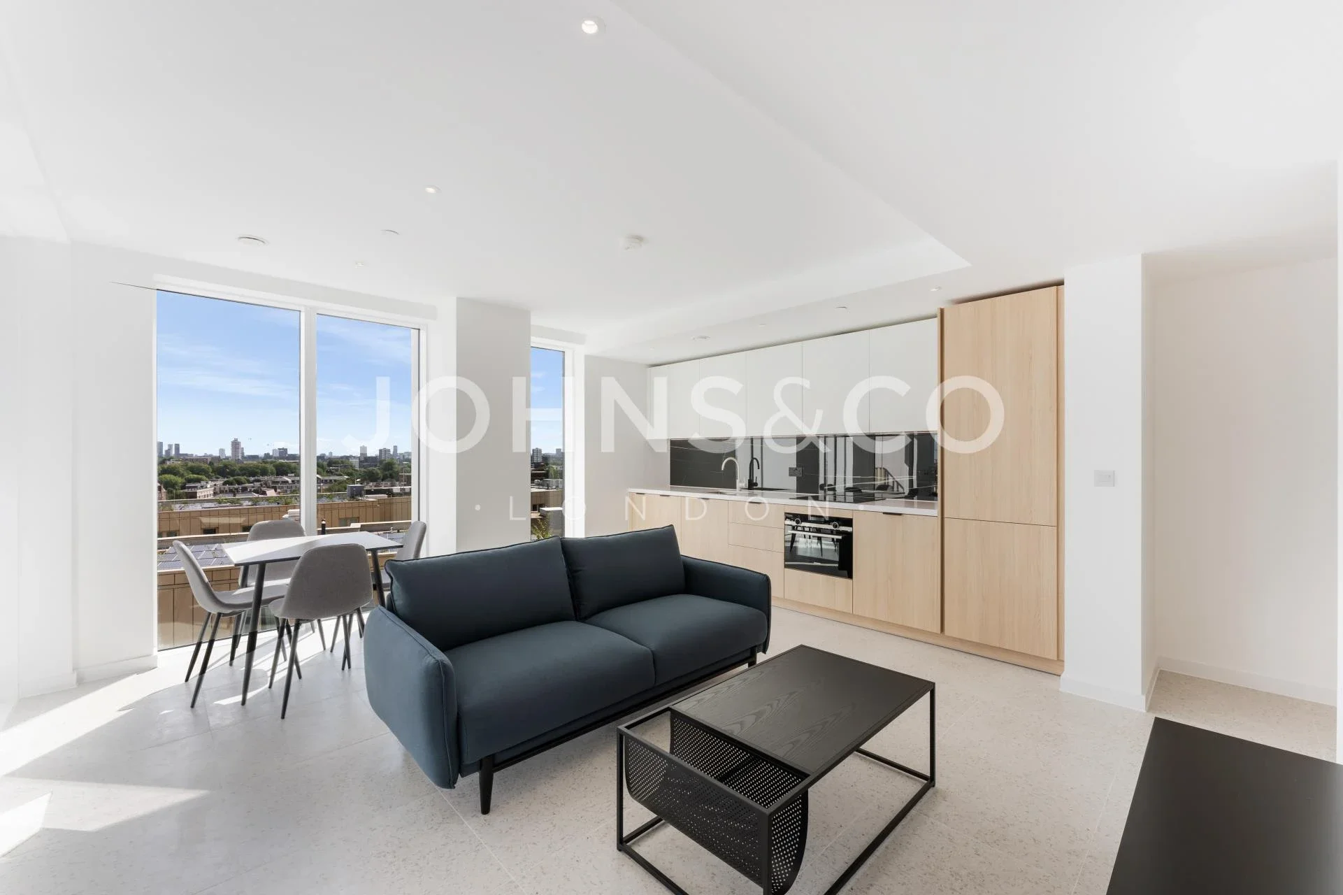 Flat Cendal Crescent in Greater London