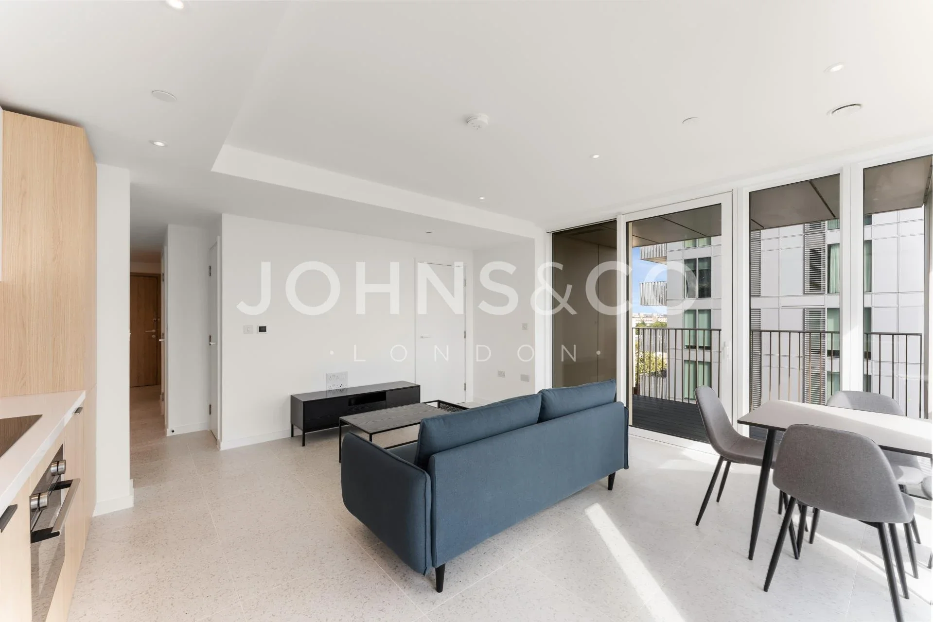 Flat Cendal Crescent in Greater London