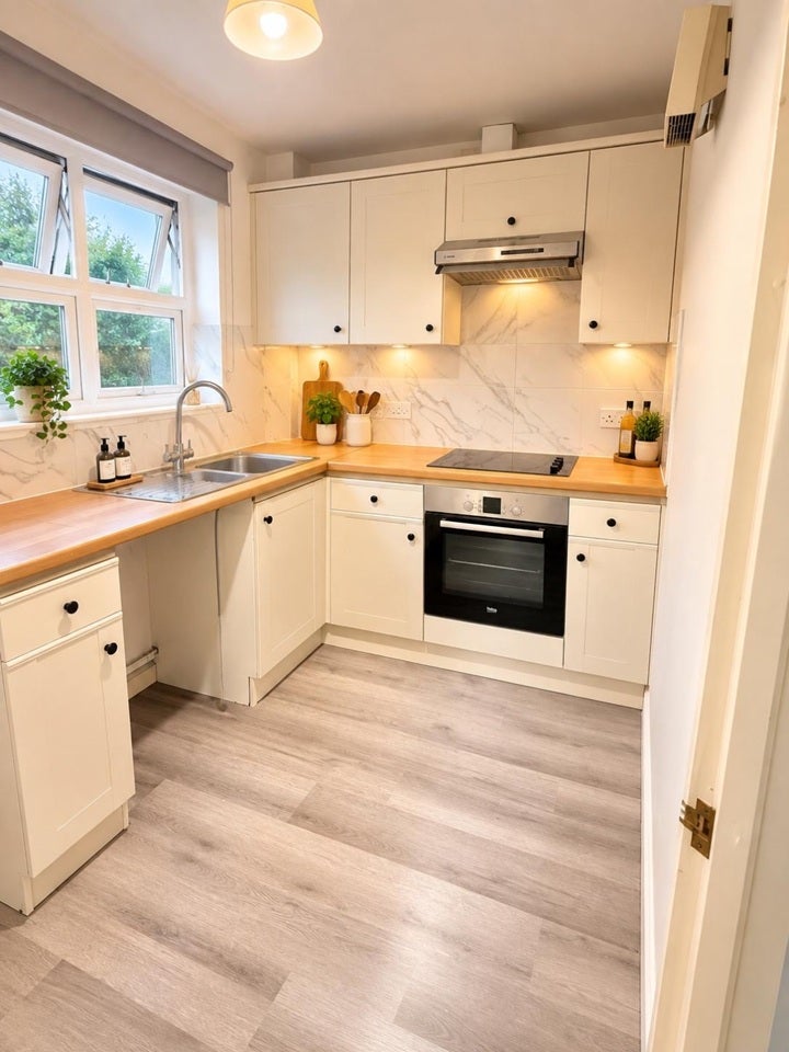 Flat Fairfax Road in Greater London