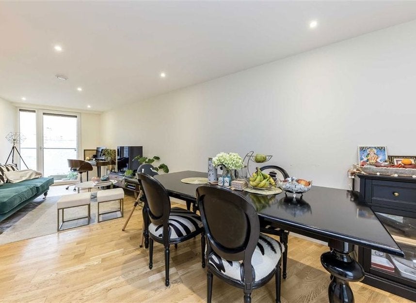 Flat Keymer Place in Greater London