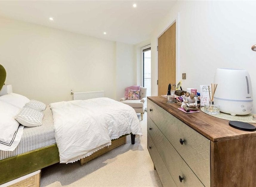 Flat Keymer Place in Greater London