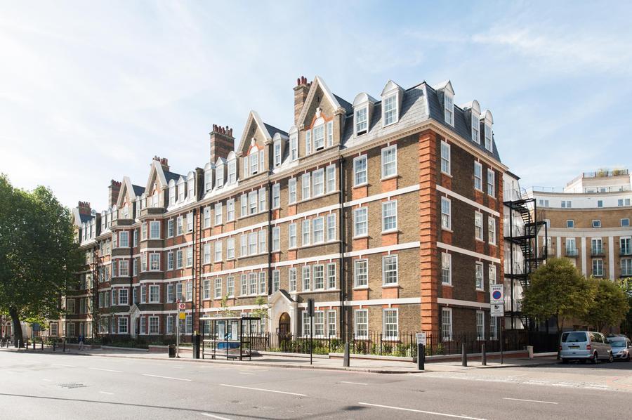 Flat Park Road in City of Westminster