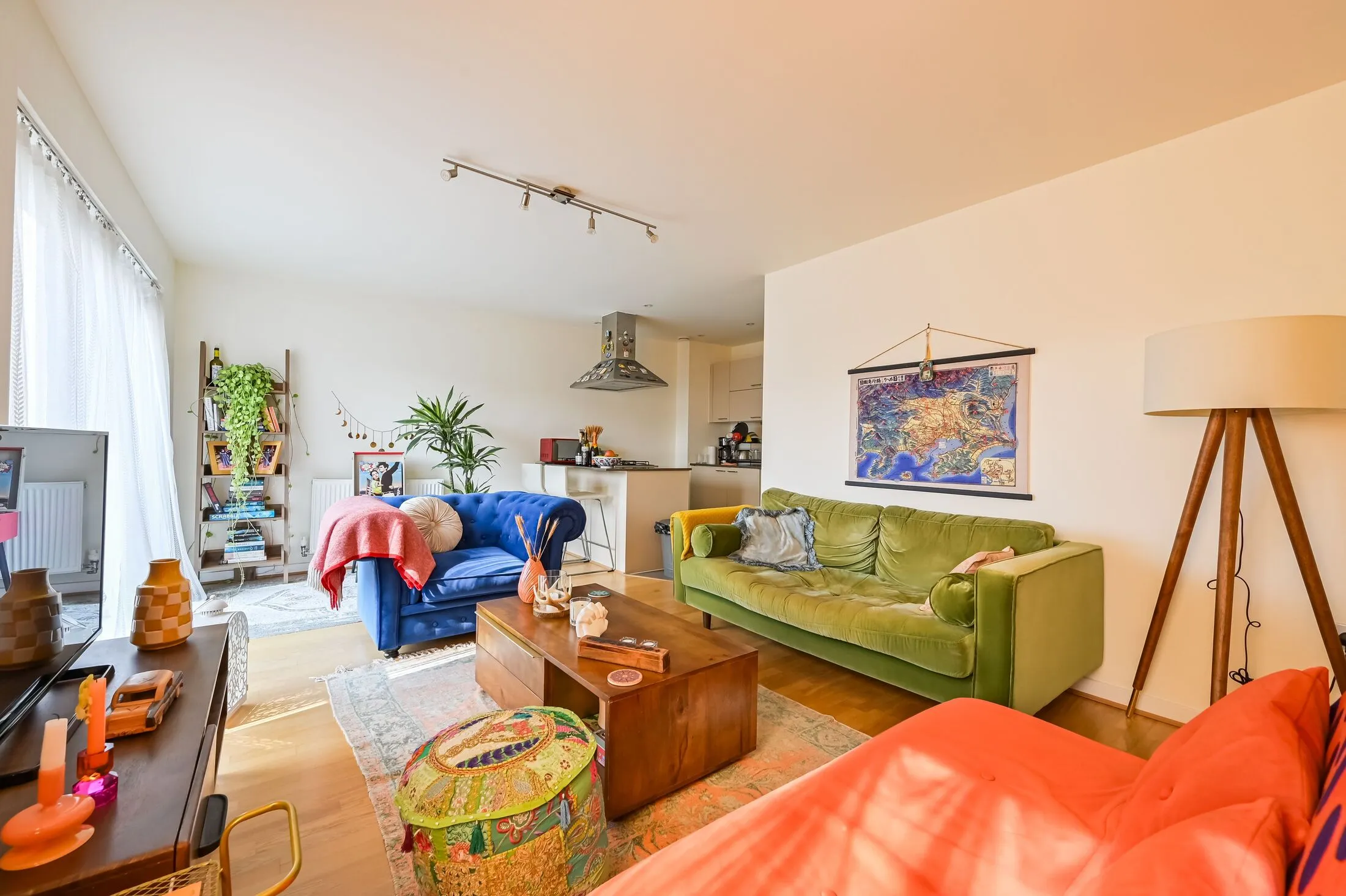 Flat Merchant Street in Greater London