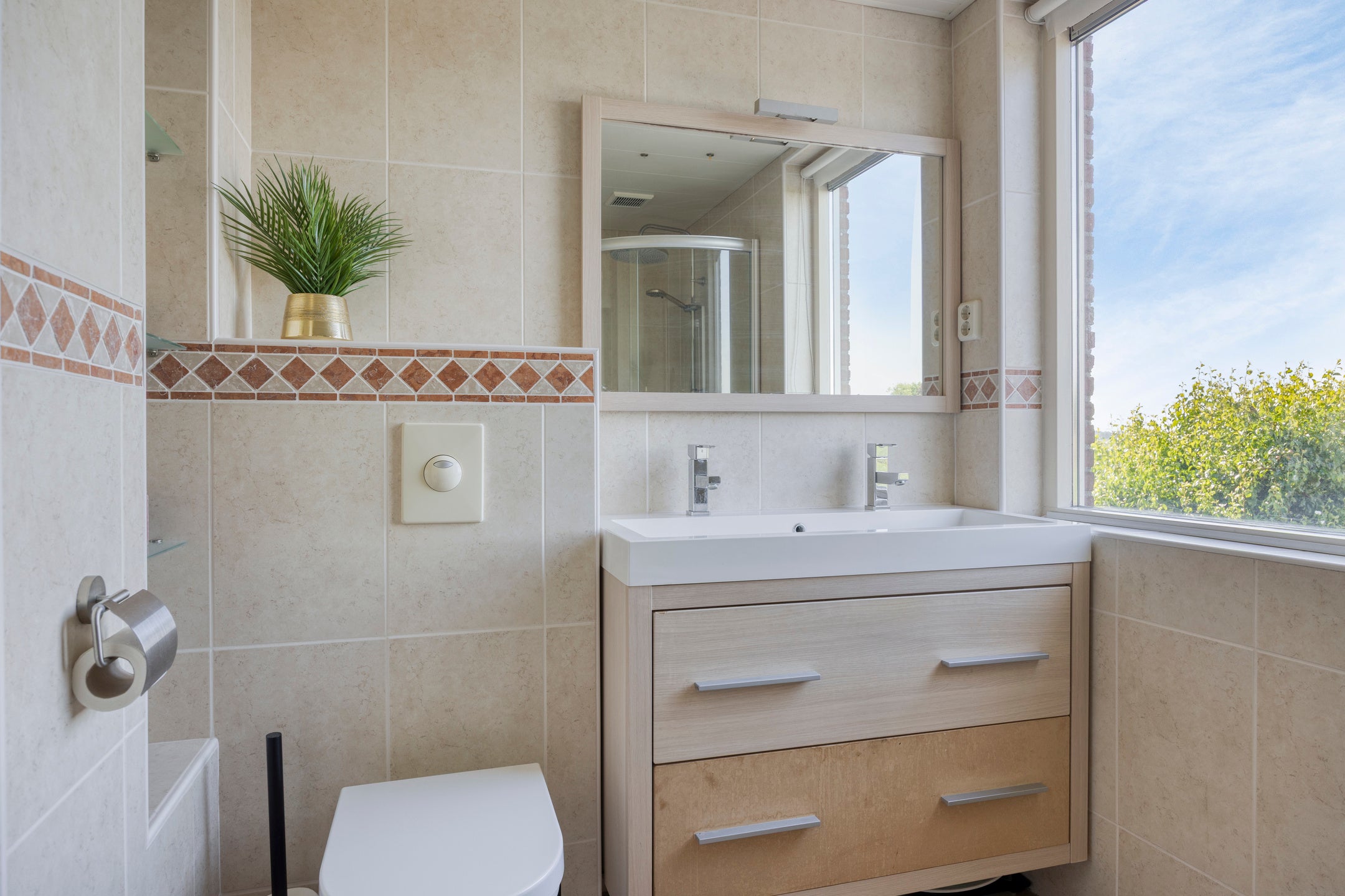 Tussenwoning te koop: Veenbes 38, Nieuwlande