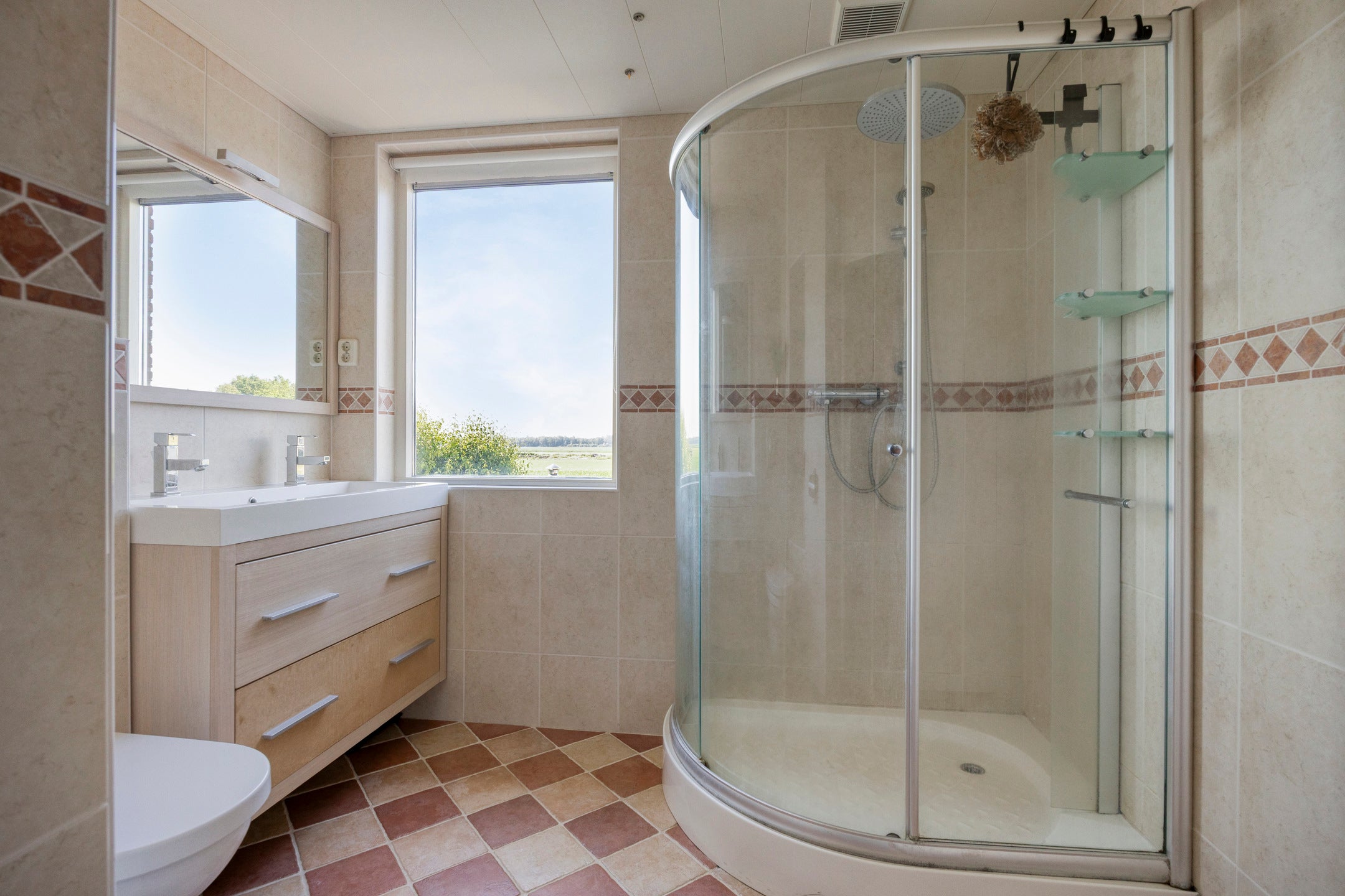 Tussenwoning te koop: Veenbes 38, Nieuwlande