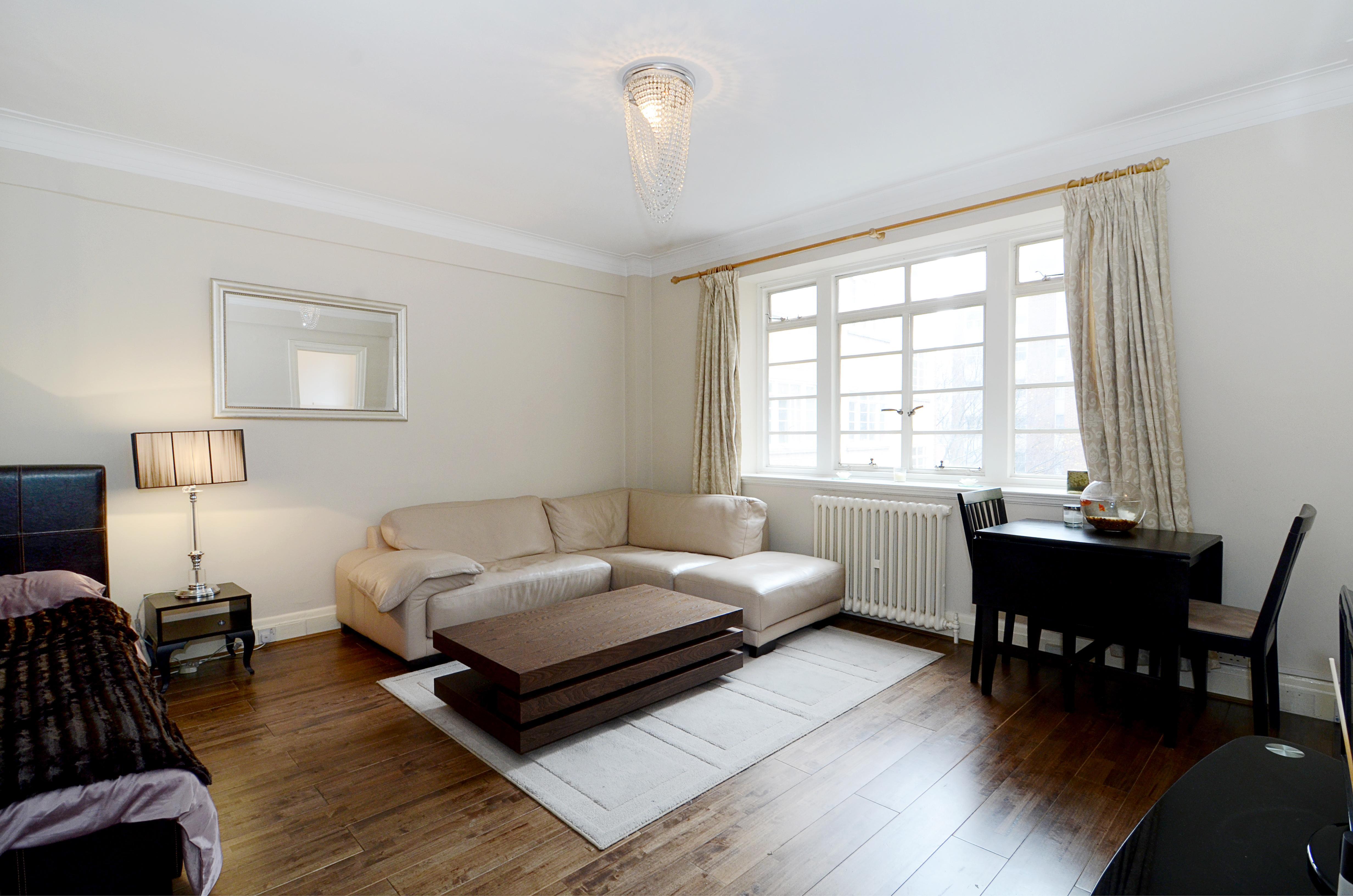 Flat Vicarage Gate in Greater London