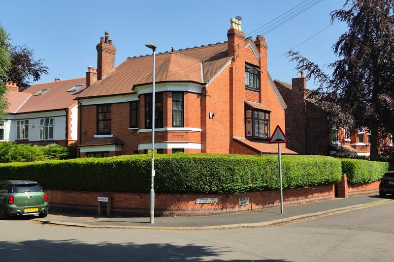 Room Belfield Road in Manchester