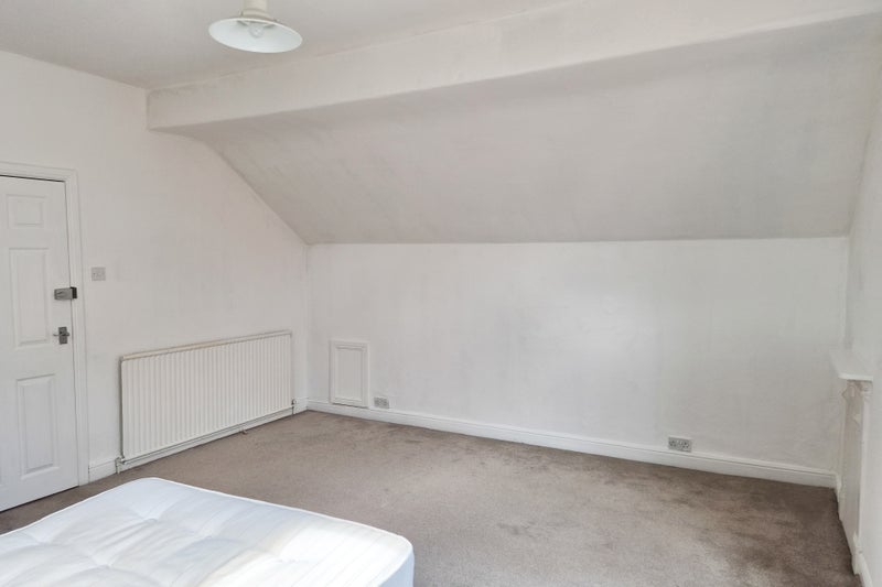 Room Belfield Road in Manchester