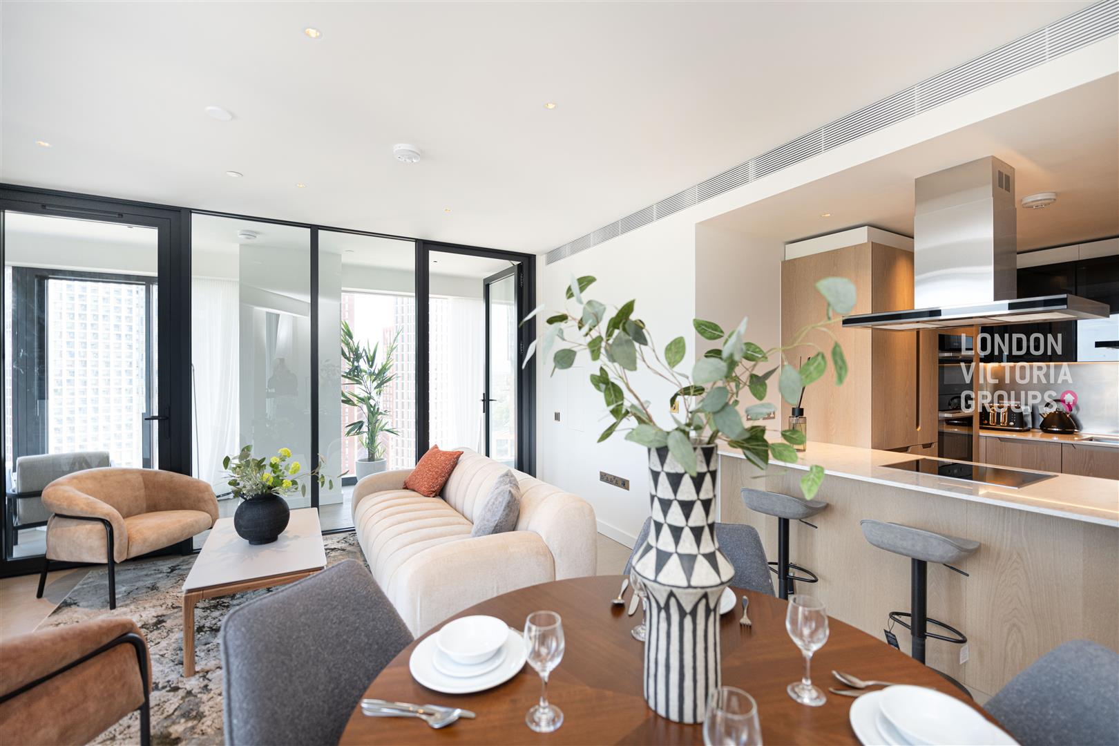 Flat Carnation Way in Greater London
