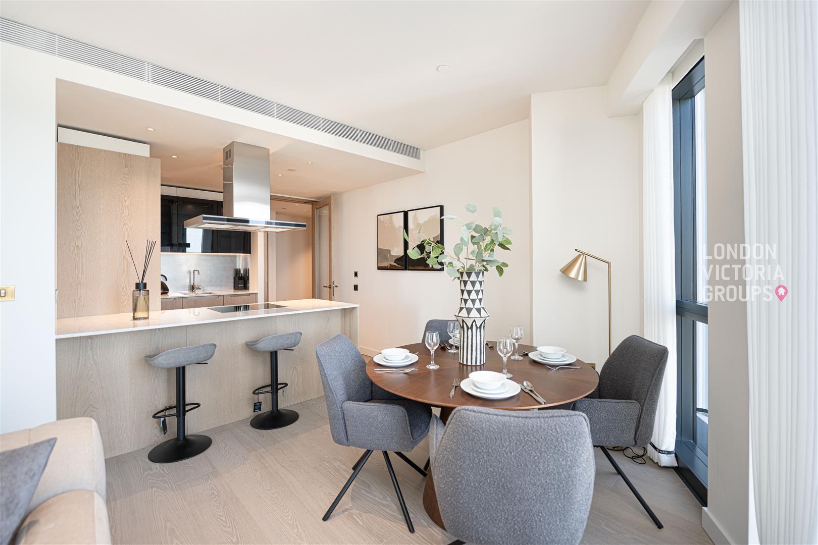 Flat Carnation Way in Greater London
