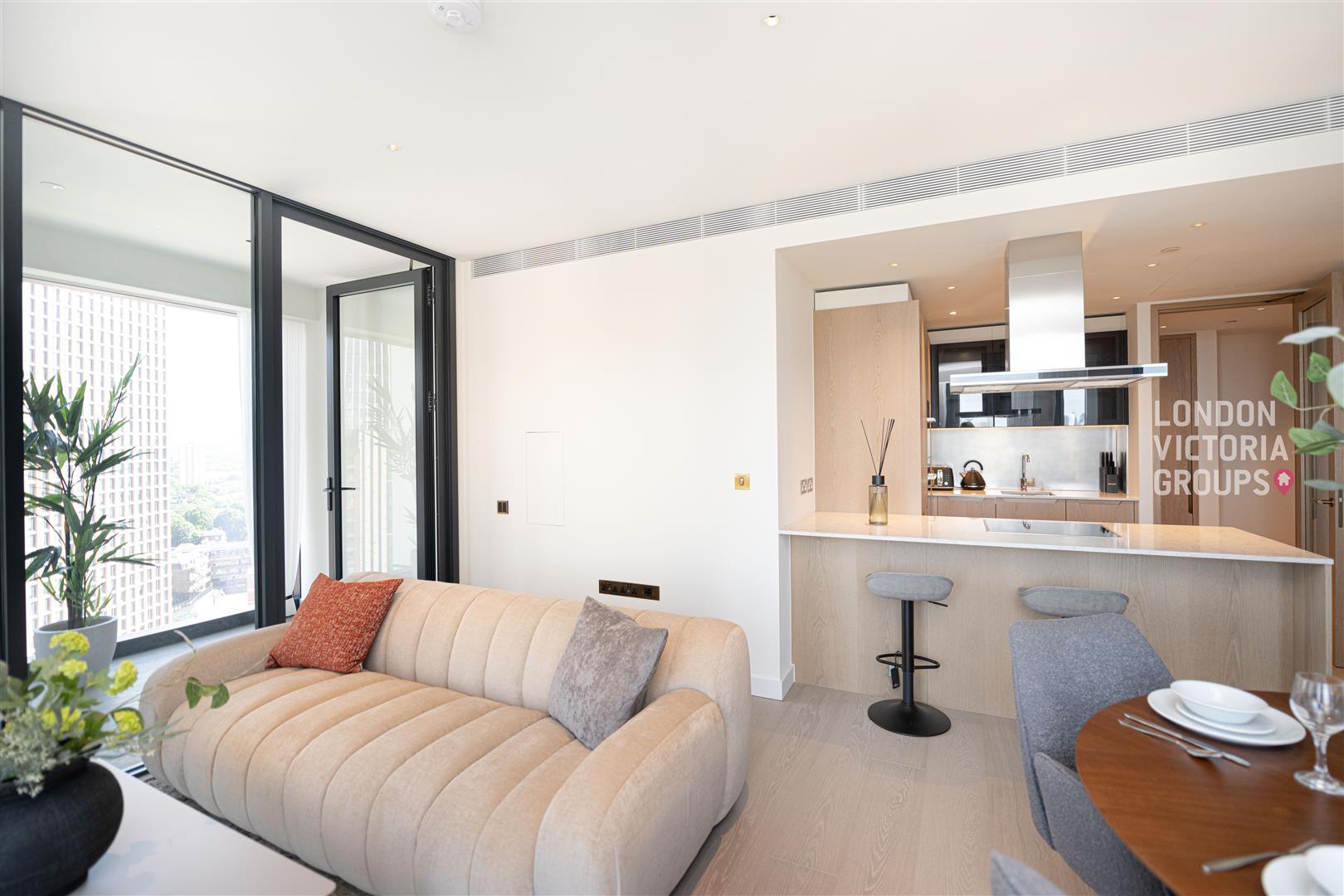 Flat Carnation Way in Greater London
