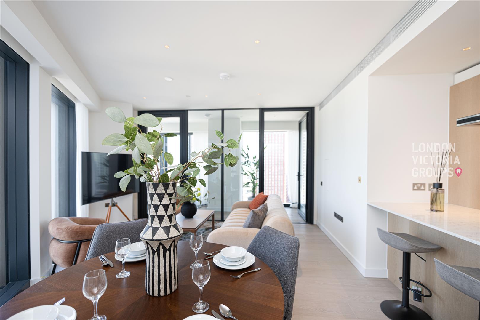 Flat Carnation Way in Greater London
