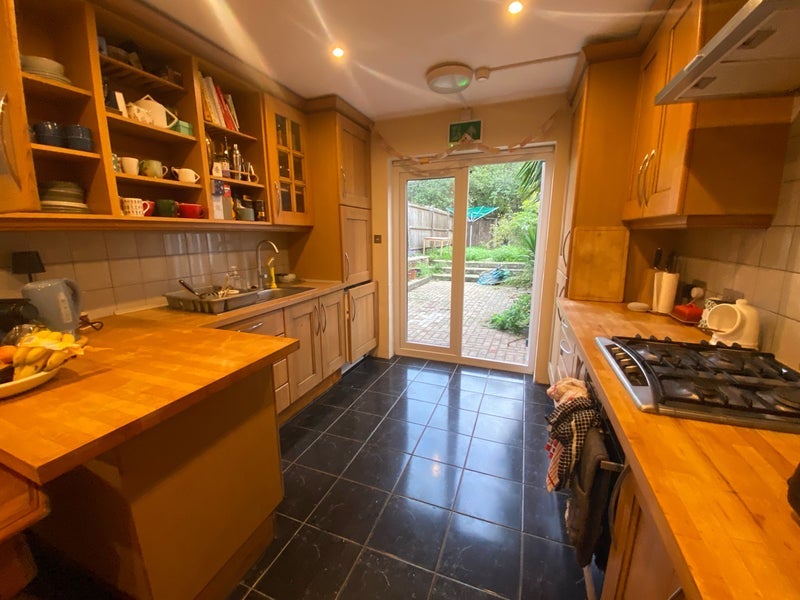 Room Gosterwood Street in Greater London