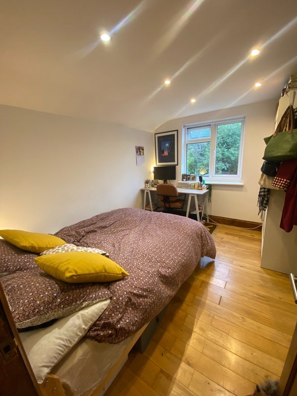 Room Gosterwood Street in Greater London