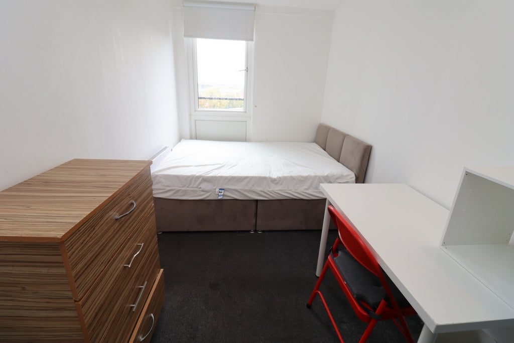 Room Globe Road in Greater London