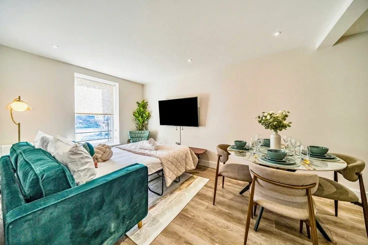 Flat Victoria Road in Rushmoor