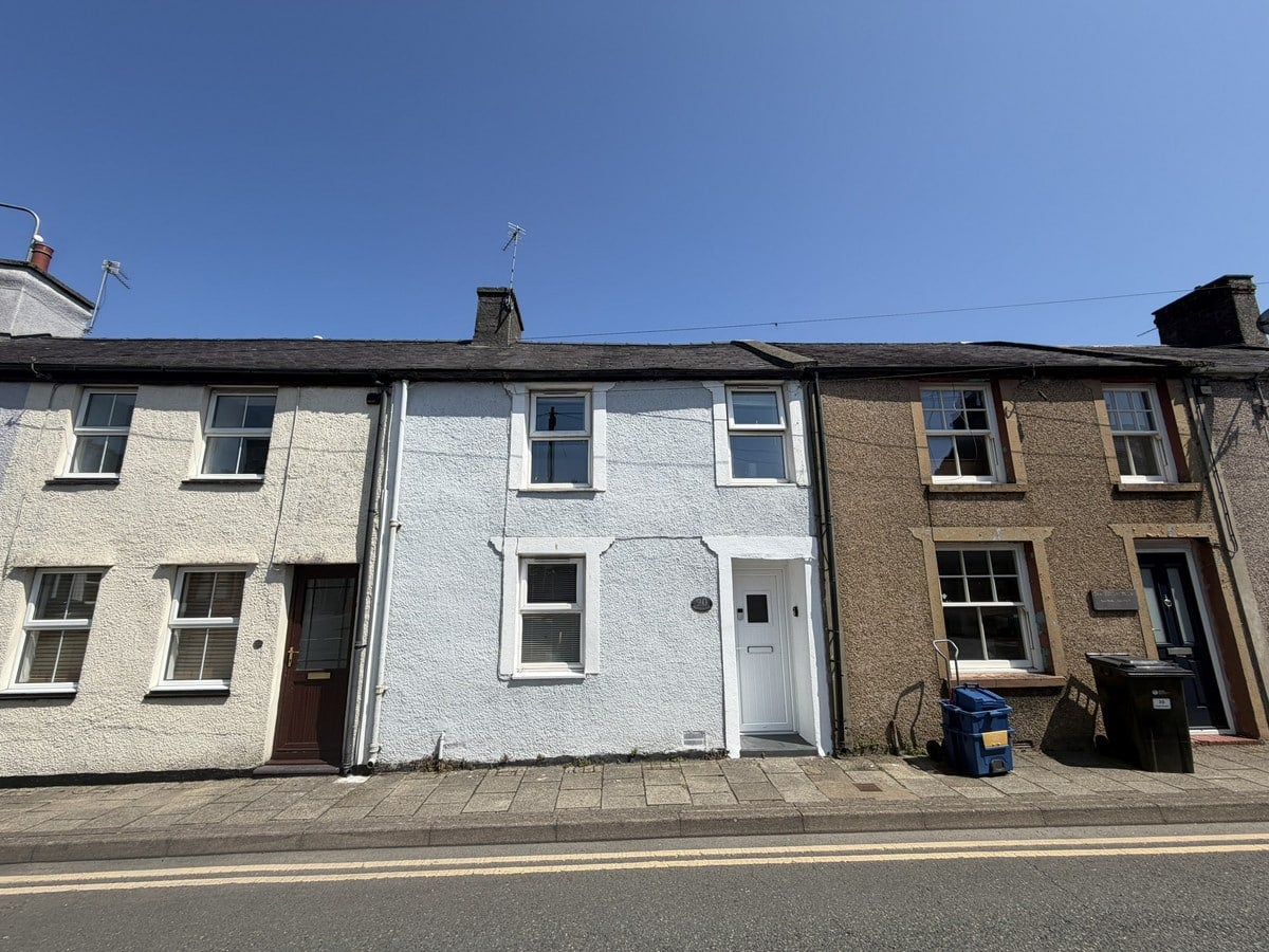 House Field Street in Llangefni