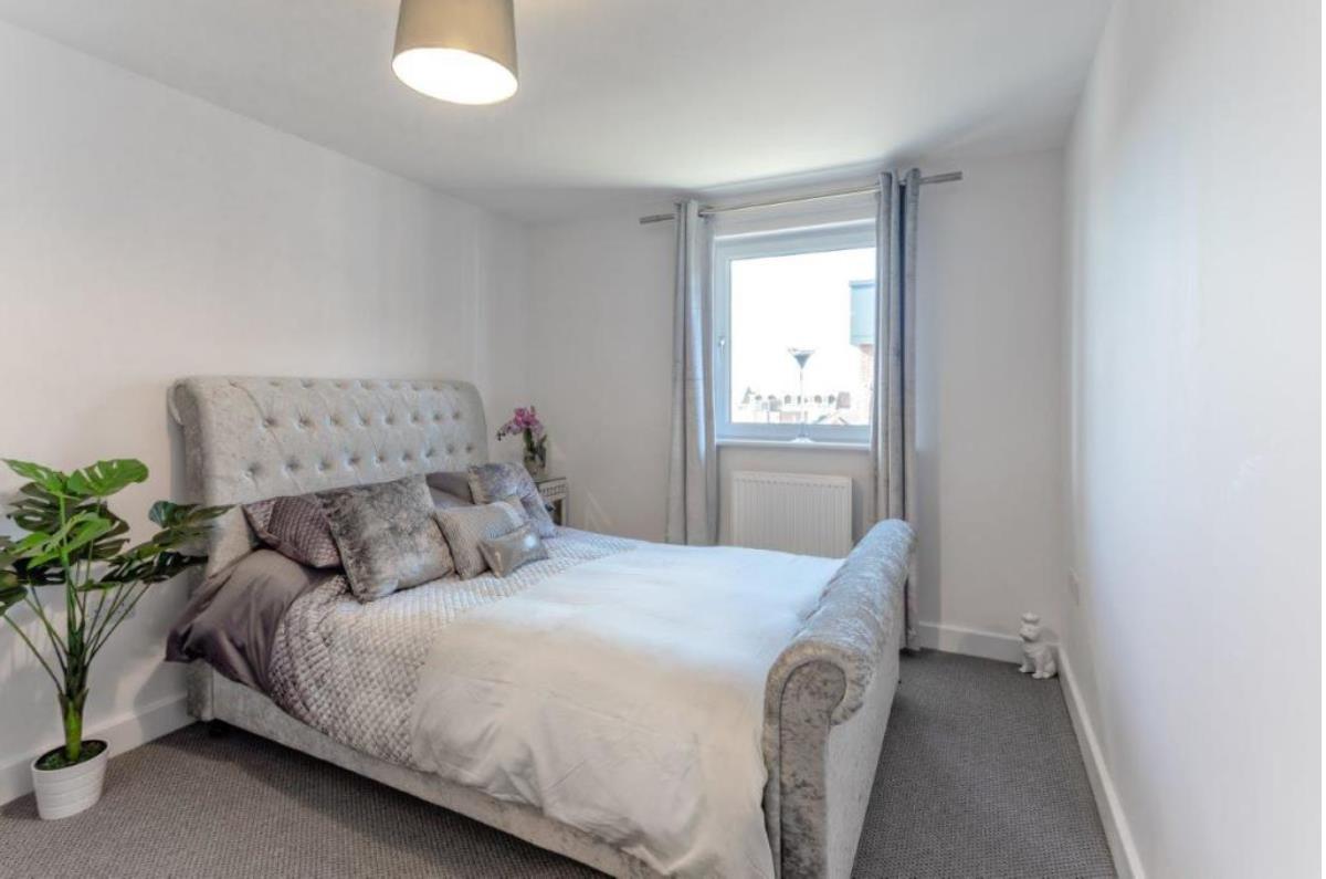 Flat Knoll Walk in Surrey Heath