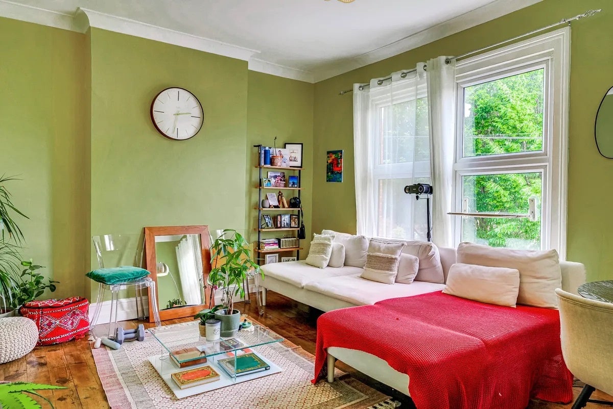 Flat Borthwick Road in Greater London