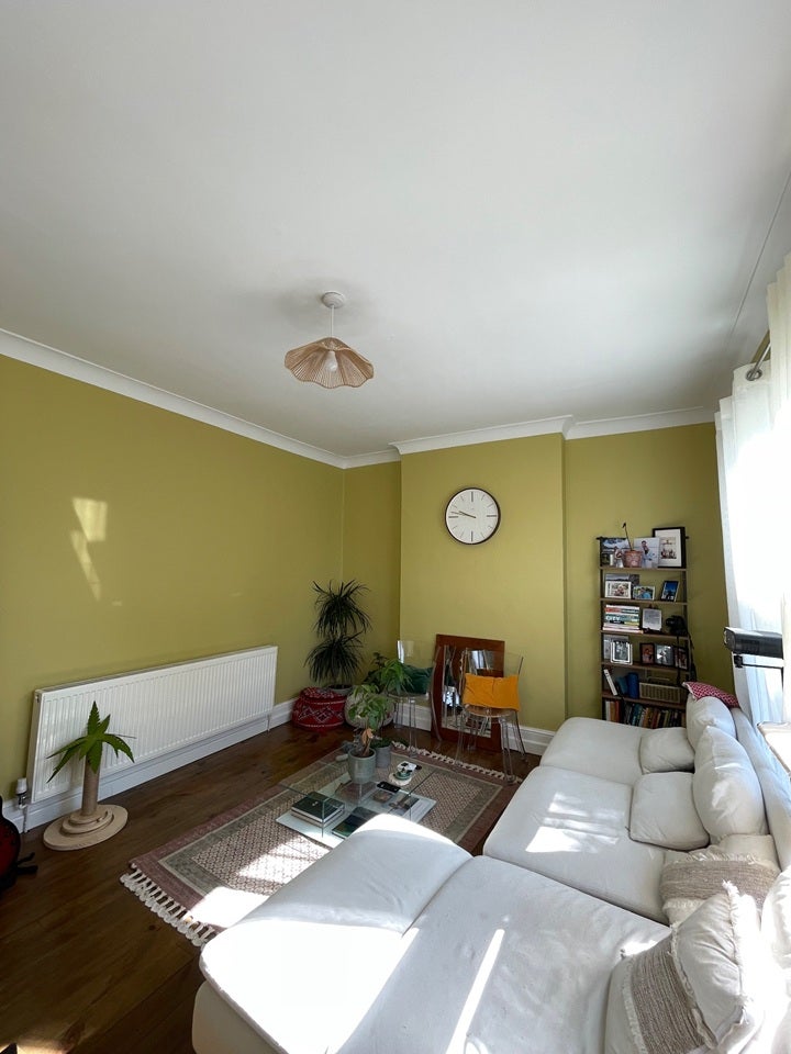 Flat Borthwick Road in Greater London
