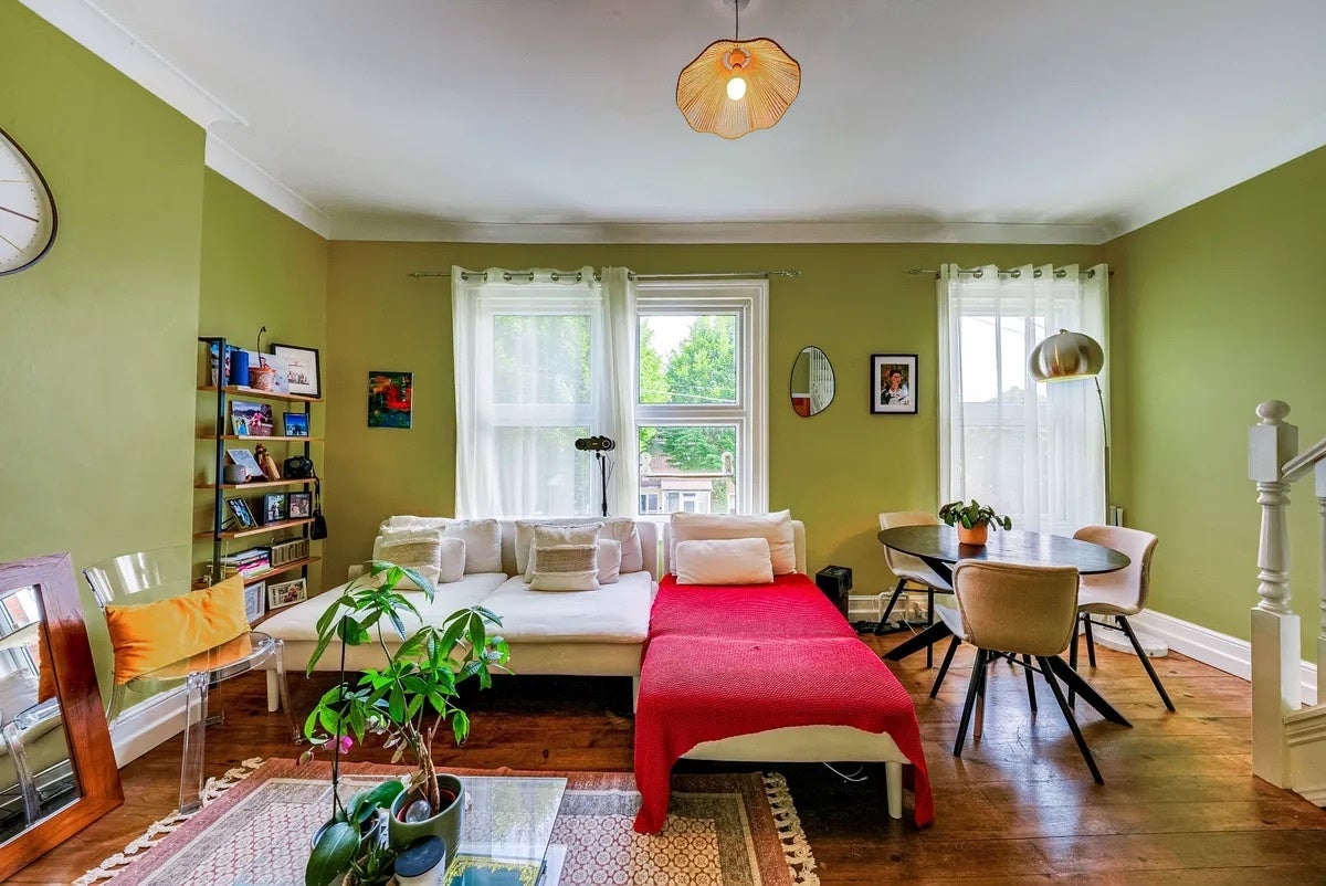 Flat Borthwick Road in Greater London