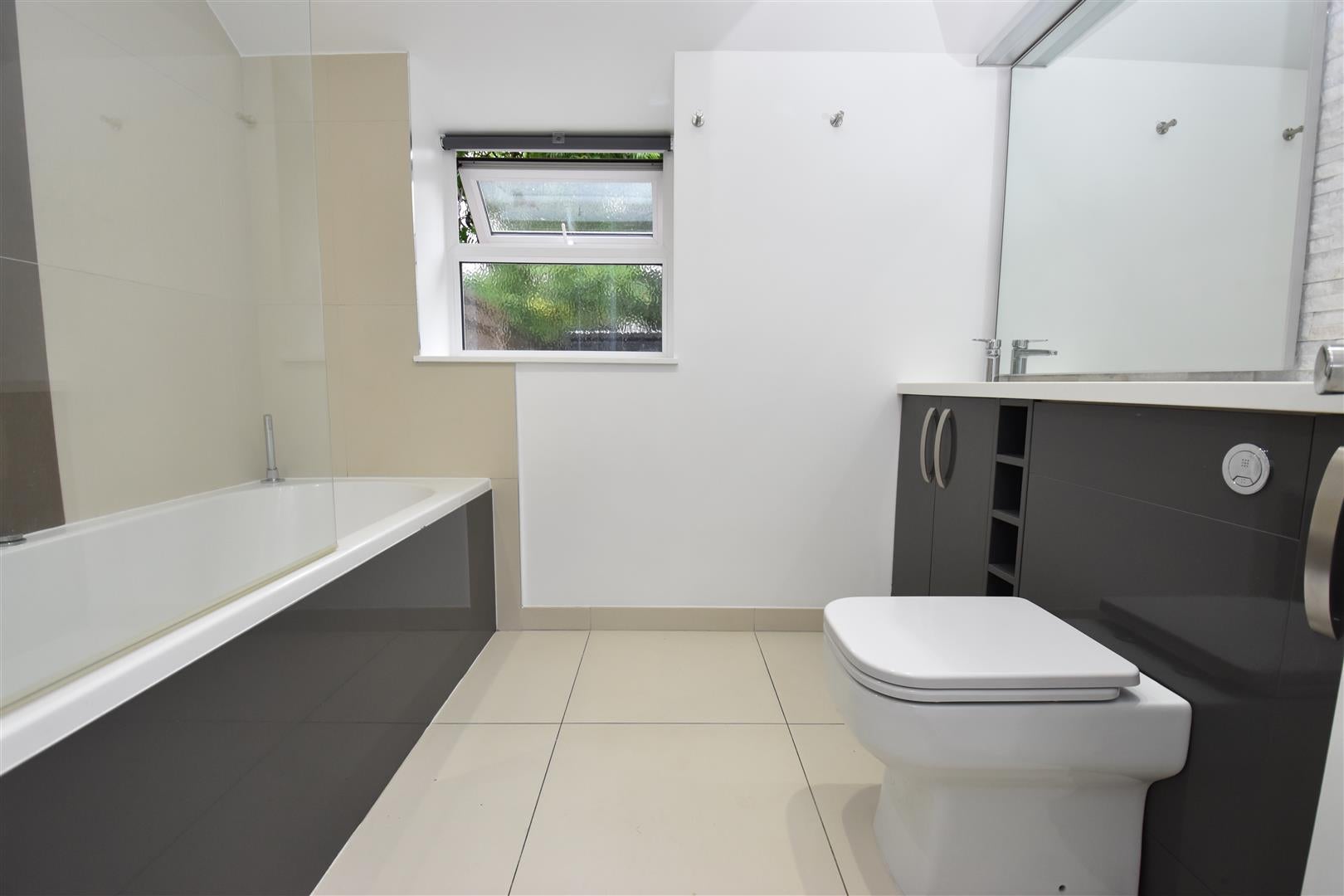 Flat Lumley Road in Reigate and Banstead