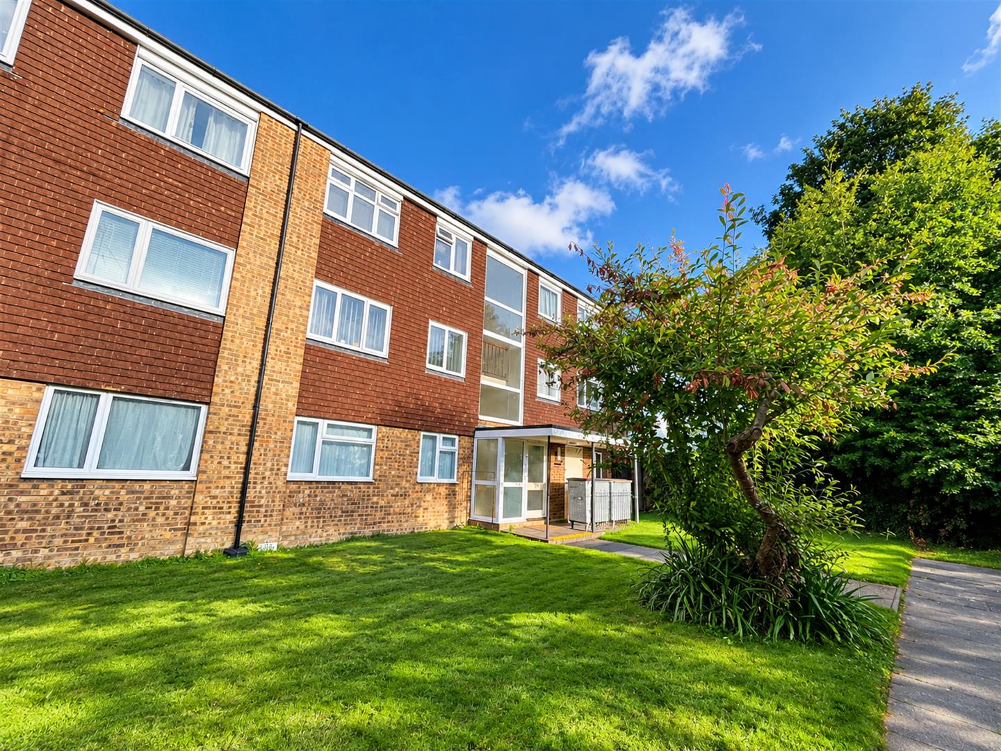 Flat Fairfield Road in Dunstable